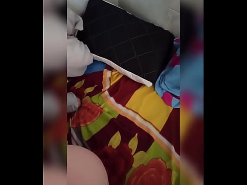 ❤️ A minha colega de quarto fica sozinha em casa porque o seu marido vai de férias e eu aproveito a oportunidade para a foder e encher-lhe o cu de leite ️❌ Porno real em nós ❌️